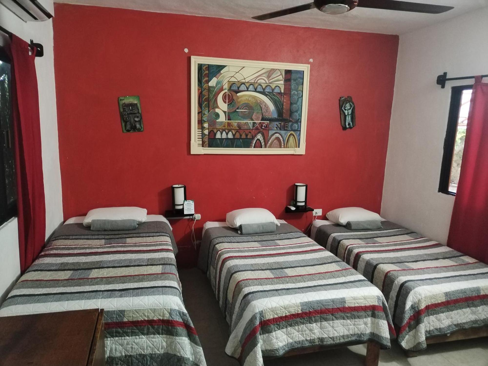 Hostel Casa Xtakay Валядолид Екстериор снимка